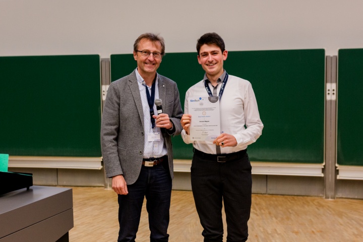 Prof. Dr. Steffen Staab und Vincent Wagner (v.l.)