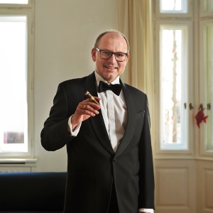 Christian Hesse with cigar in tuxedo